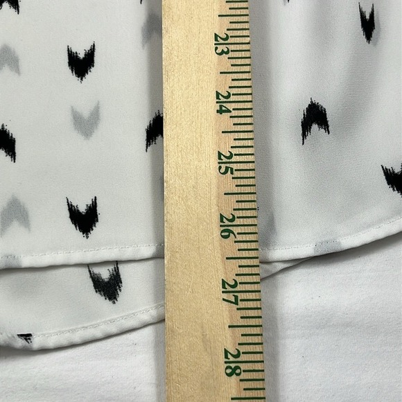 Torrid Sheer Flutter Sleeve Blouse Heart Print Womens Size 00 (10 M/L) Cream Blk - Picture 7 of 9